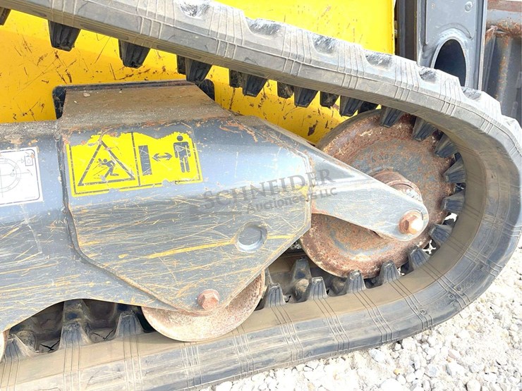 2021-new-holland-c327-image-14