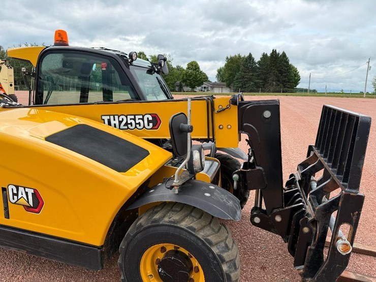 2021-caterpillar-th255c-image-15