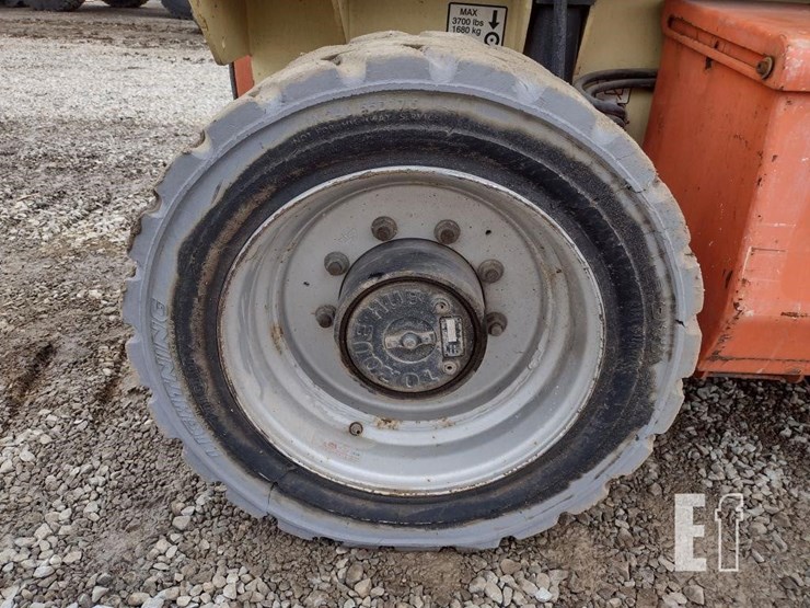 2010-jlg-4069le-image-16