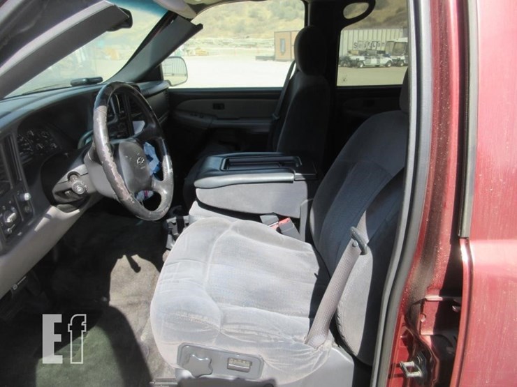2002-chevrolet-tahoe-image-8