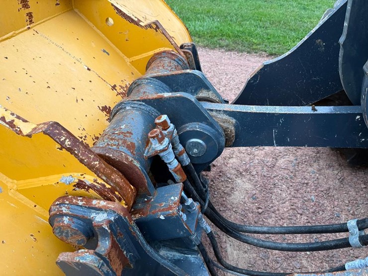 2021-deere-544p-image-30