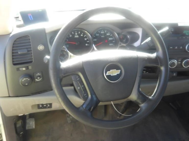 2013-chevrolet-2500-image-15