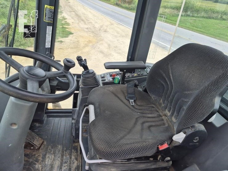 2016-deere-344k-image-13