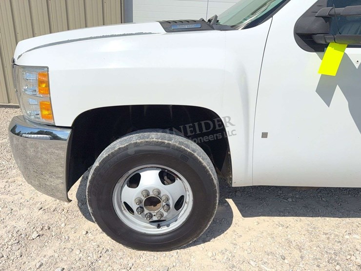 2009-chevrolet-3500-image-52