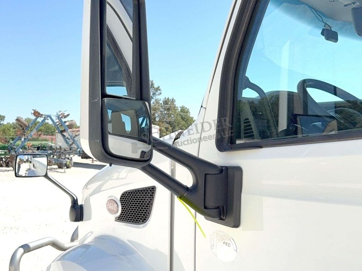 2020-peterbilt-579-image-49