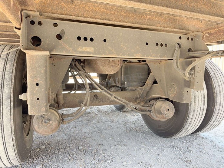 2008-utility-4000dx-image-26