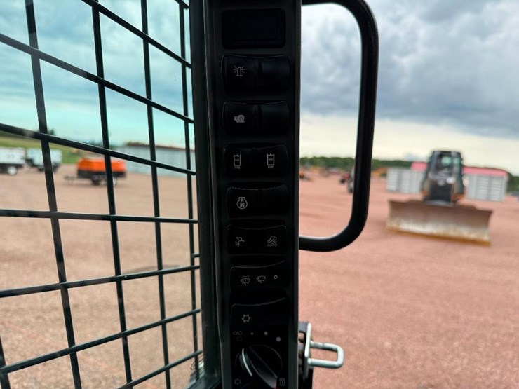 new-holland-c362-image-41