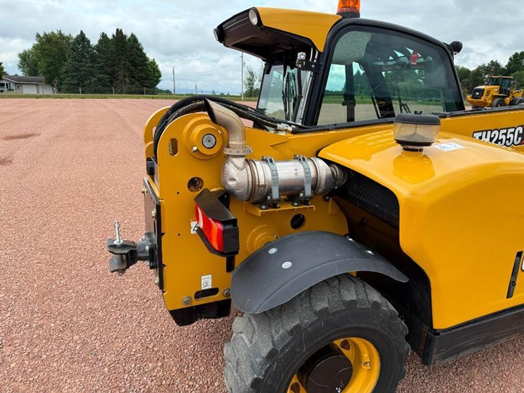 2021-caterpillar-th255c-image-13
