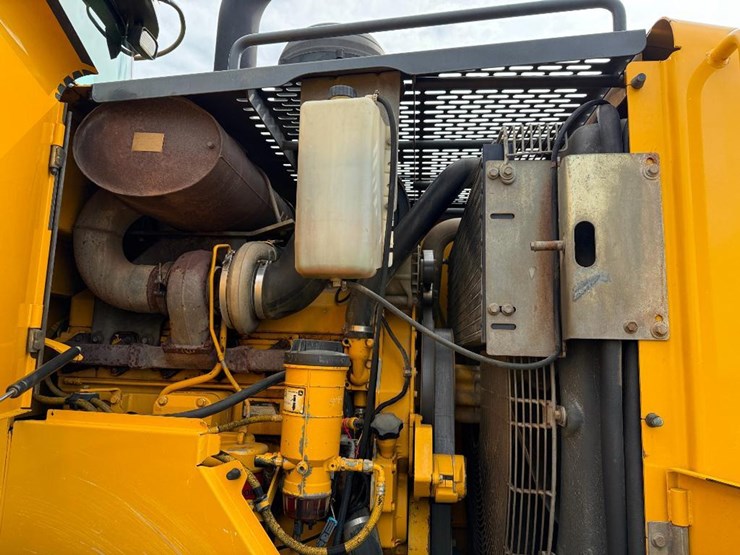 2005-deere-744j-image-38
