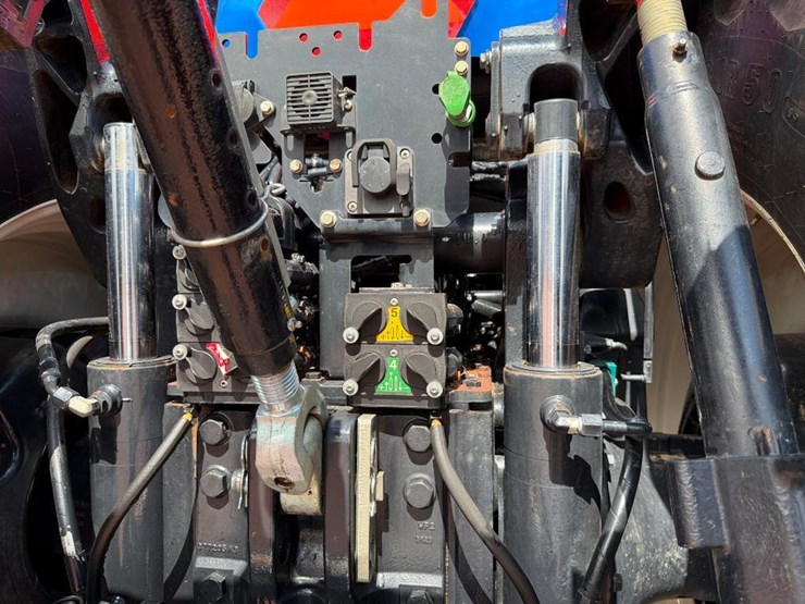new-holland-t8.320-image-37