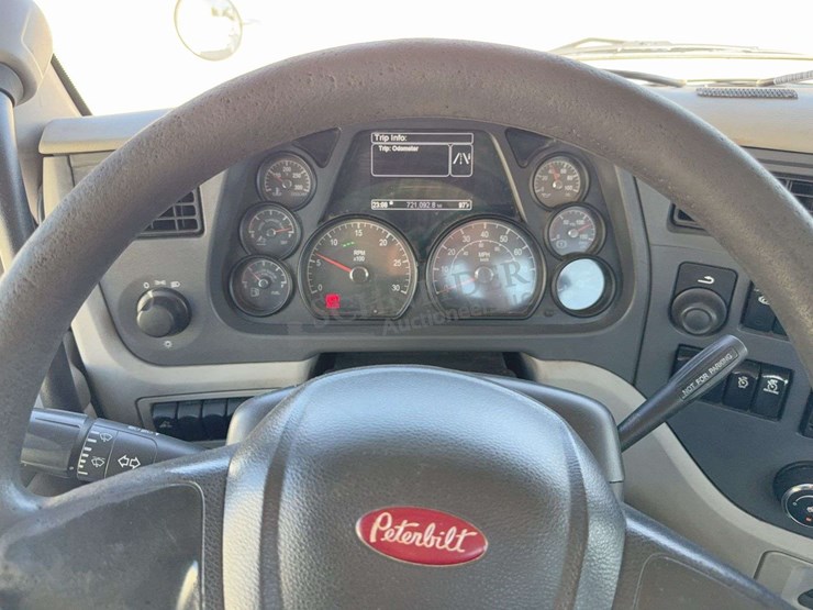 2018-peterbilt-579-image-78