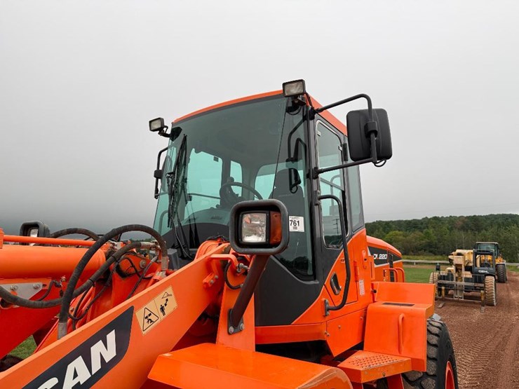 2017-doosan-dl250-5-image-17