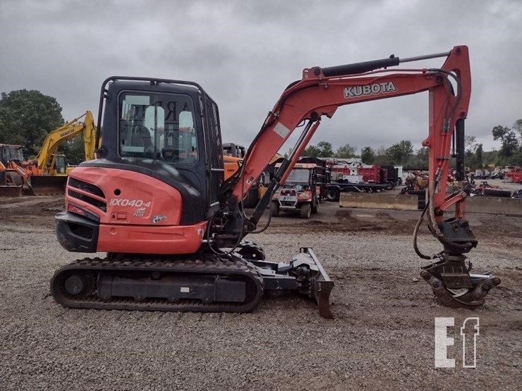 2016-kubota-kx040-4-image-3