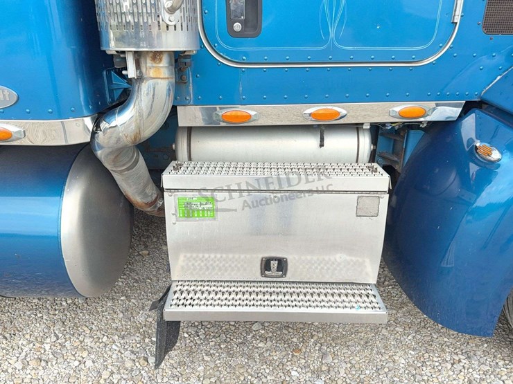 2007-peterbilt-386-image-17