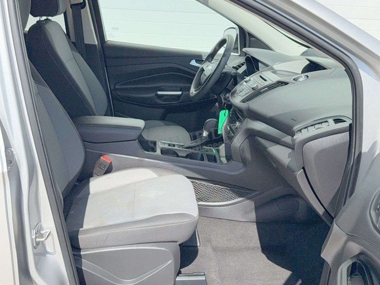 2017-ford-escape-se-image-32
