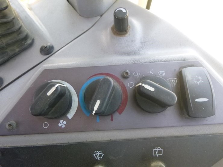 2008-volvo-g930-image-15