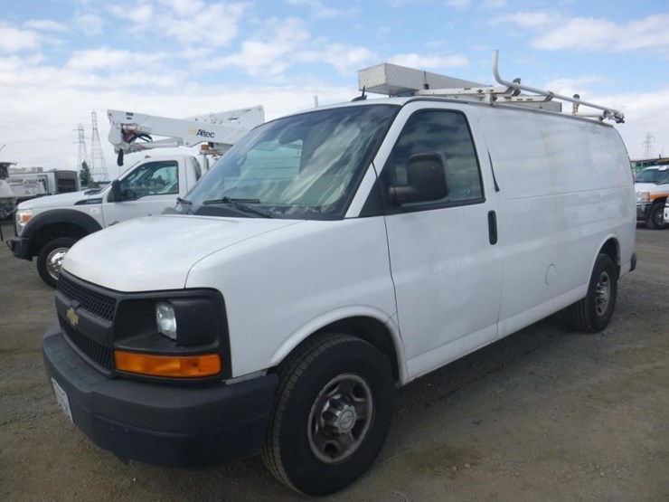 2015-chevrolet-express-2500-image-1