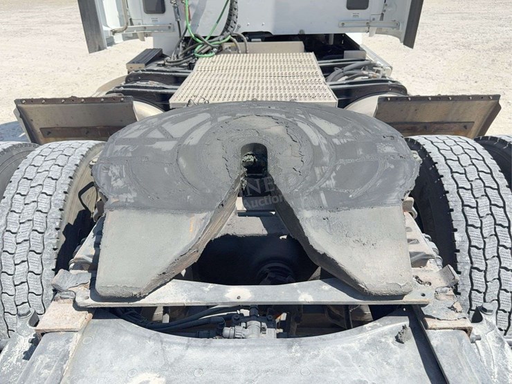 2020-peterbilt-579-image-34