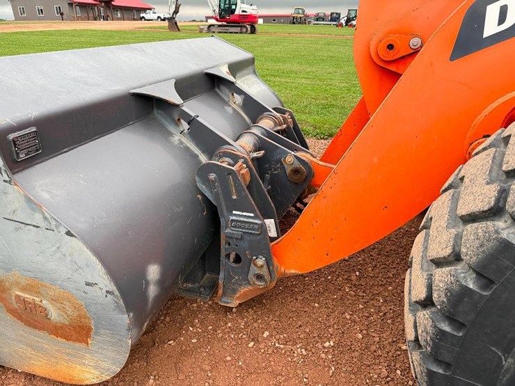 2017-doosan-dl250-5-image-28