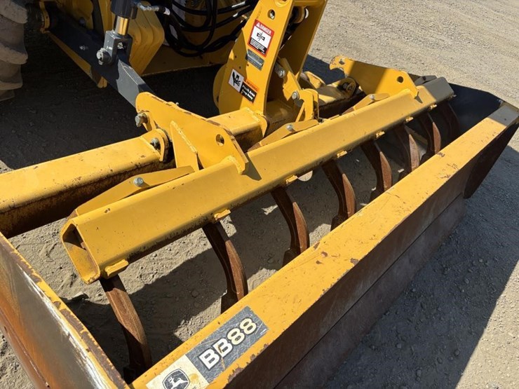 2021-deere-210l-image-22