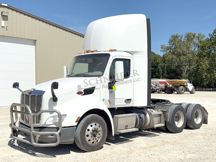 2020-peterbilt-579-image-2
