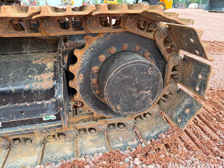 caterpillar-307.5-image-11
