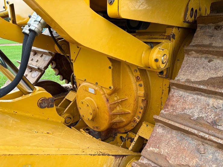 caterpillar-d6t-xl-image-35
