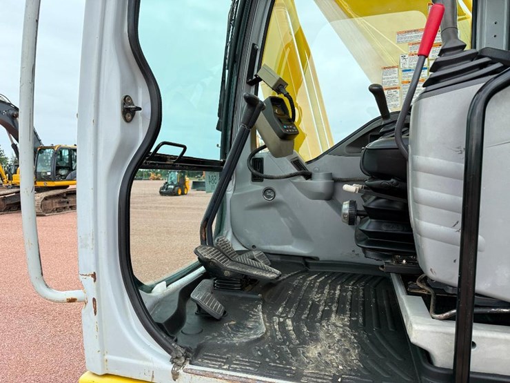 kobelco-sk330-lc-image-55