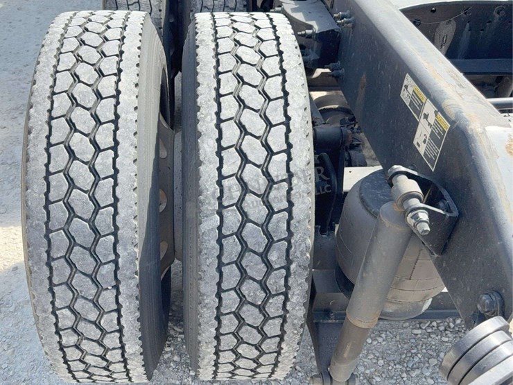 2020-peterbilt-579-image-34