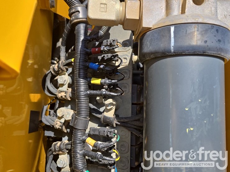 2022-komatsu-d61pxi-24-image-28