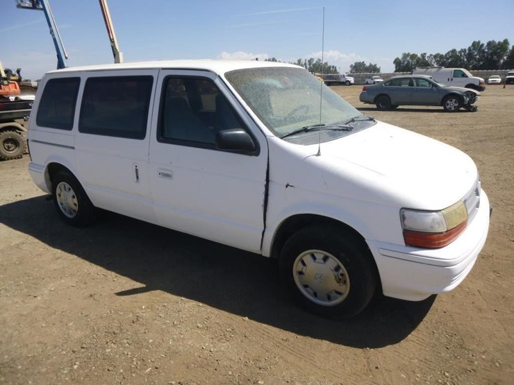 1993-dodge-caravan-image-3