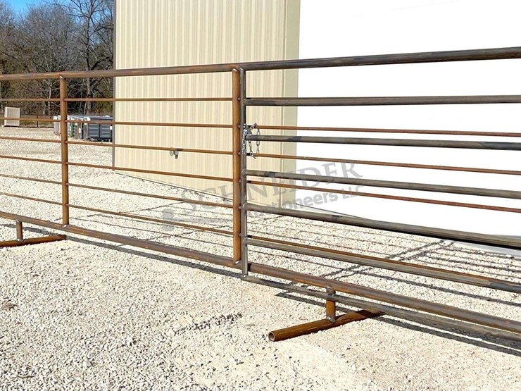 unused-24'-freestanding-corral-panel-w/-12'-gate-on-1-end-image-3