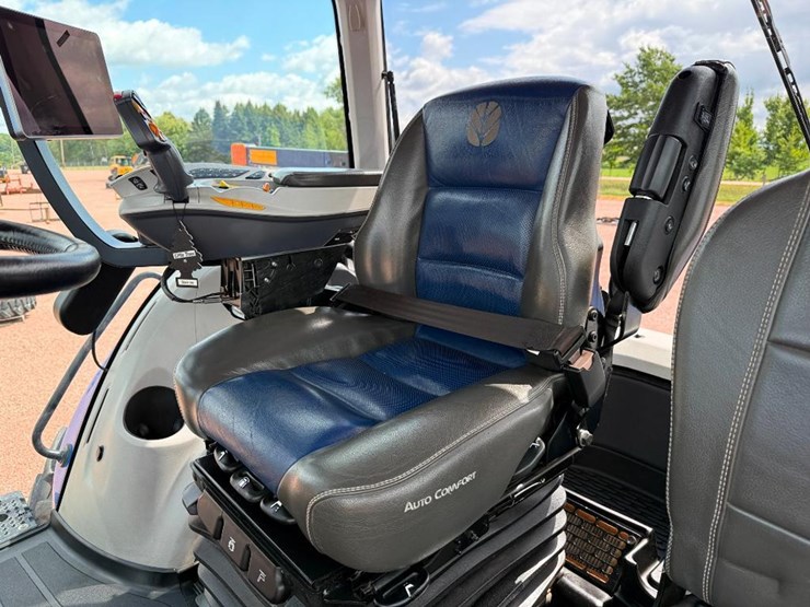new-holland-t8.320-image-64