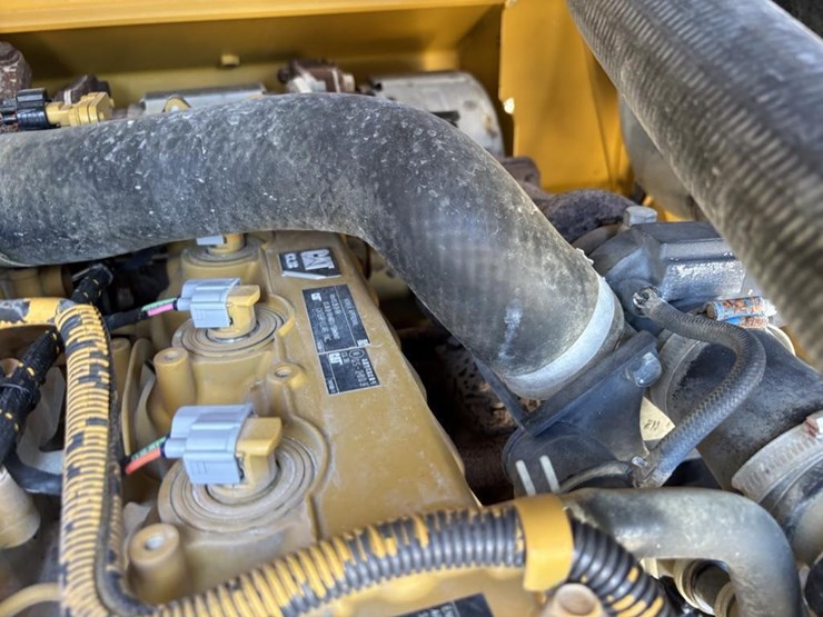 2020-caterpillar-289d3-image-46