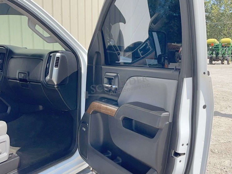 2015-chevrolet-2500hd-image-45