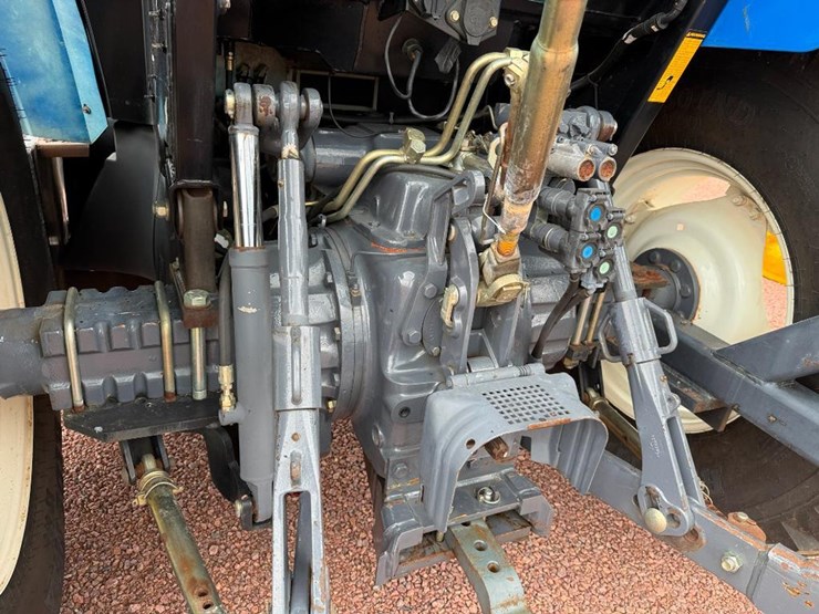 new-holland-ts110-image-32