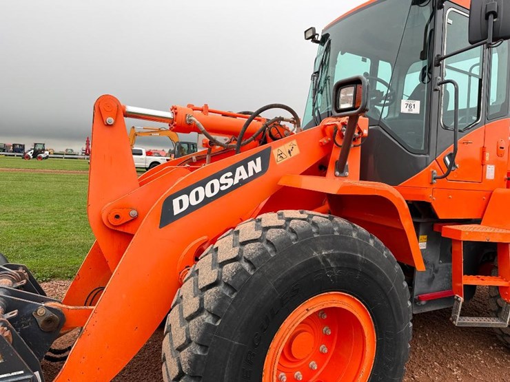 2017-doosan-dl250-5-image-27
