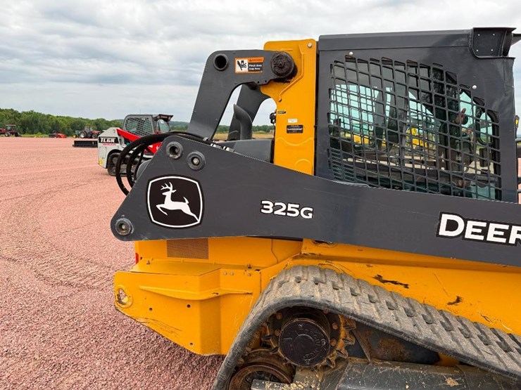 2020-deere-325g-image-24