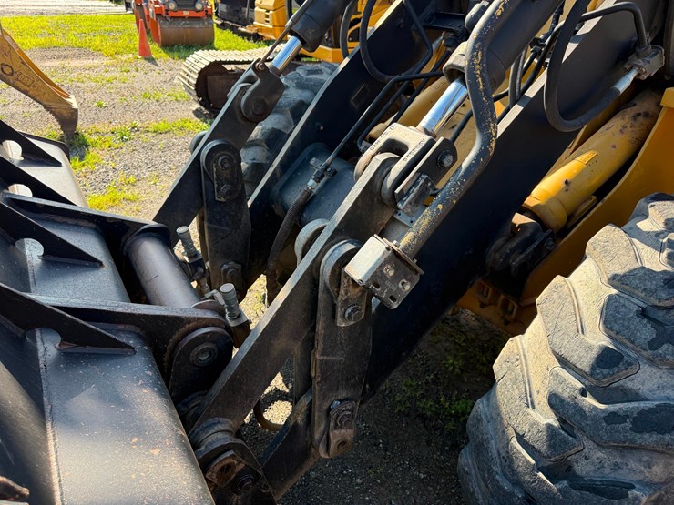 caterpillar-it18b-image-7