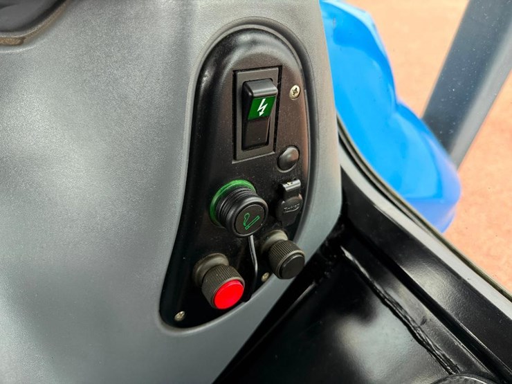 new-holland-ts110-image-64