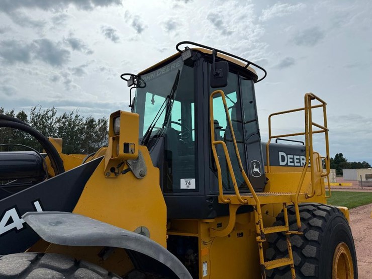 2005-deere-744j-image-14