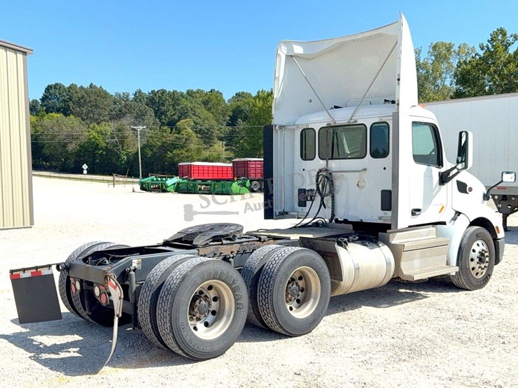 2020-peterbilt-579-image-5