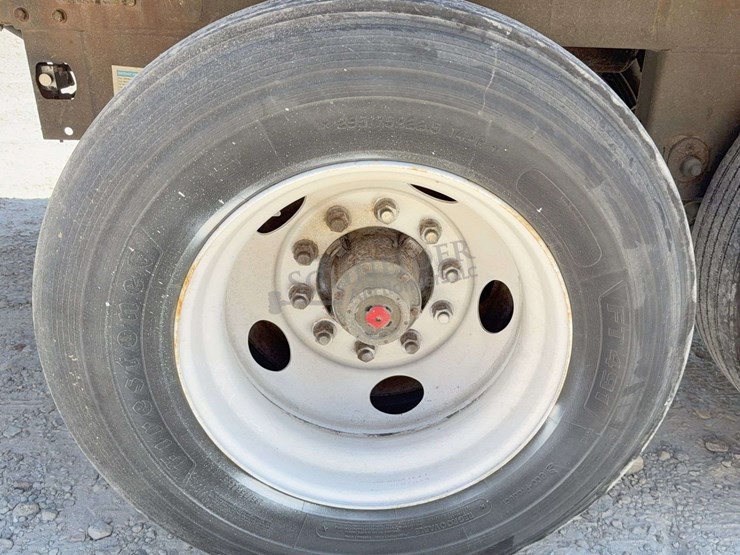 2008-utility-4000dx-image-15