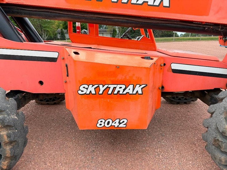 2015-sky-trak-8042-image-11