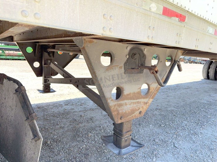 2008-utility-4000dx-image-12