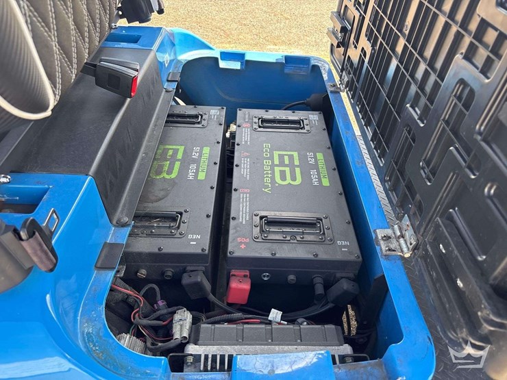 2024-vivid-ev-6-person-electric-cart-image-10