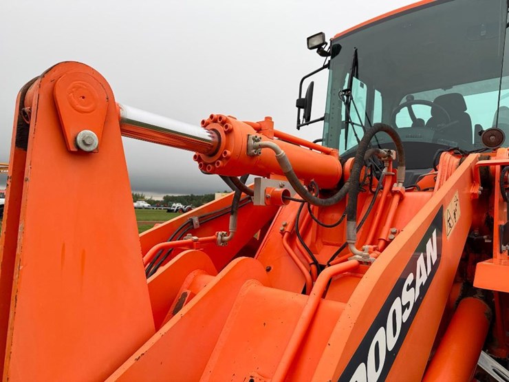 2017-doosan-dl250-5-image-30