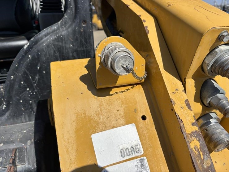 2020-caterpillar-289d3-image-16