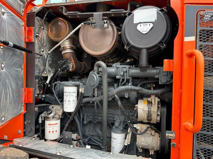 2017-doosan-dl250-5-image-44
