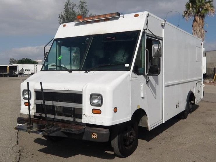 2002-workhorse-p42-image-1